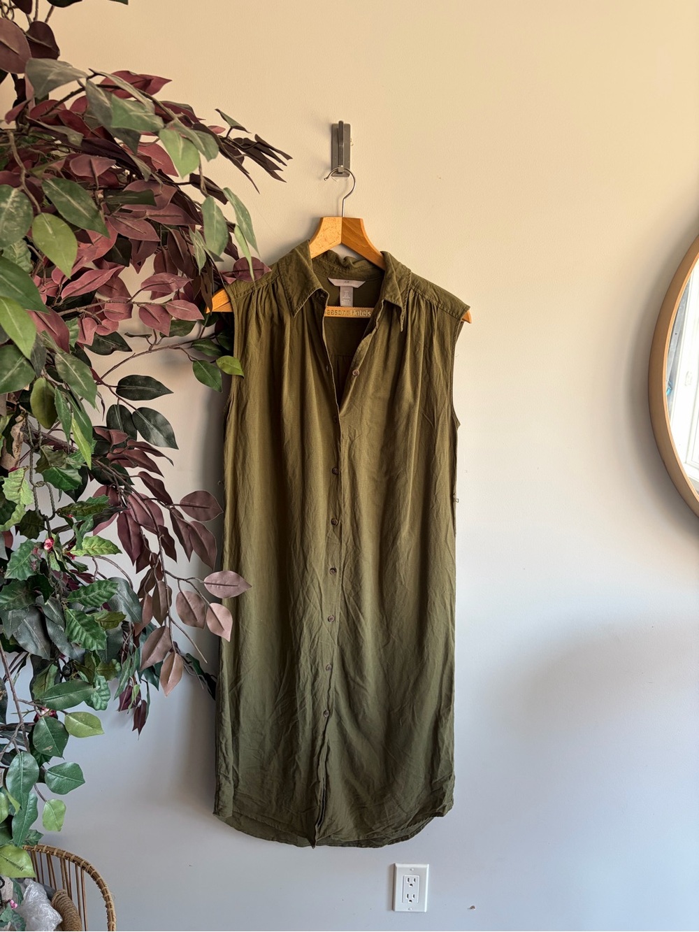 H&M Olive Green Sleeveless Button-Down Midi Dress